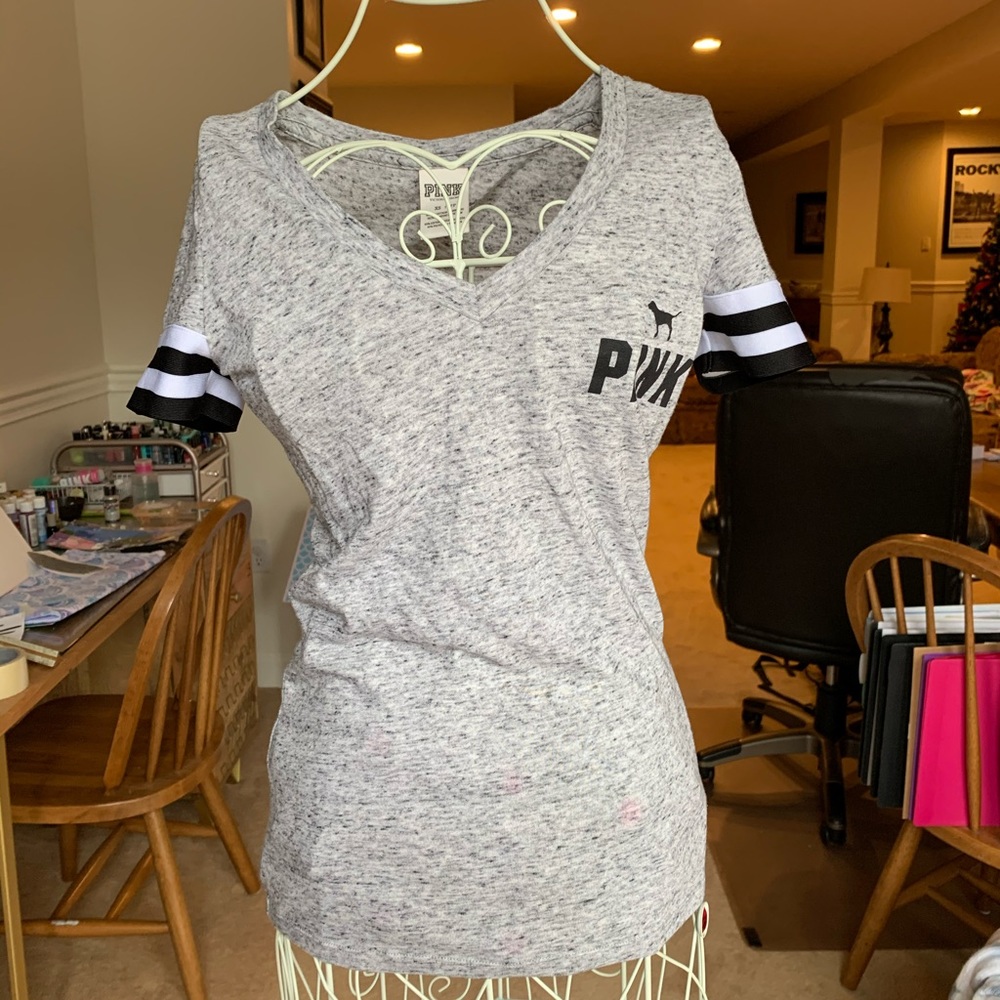 Pink VS T-shirt